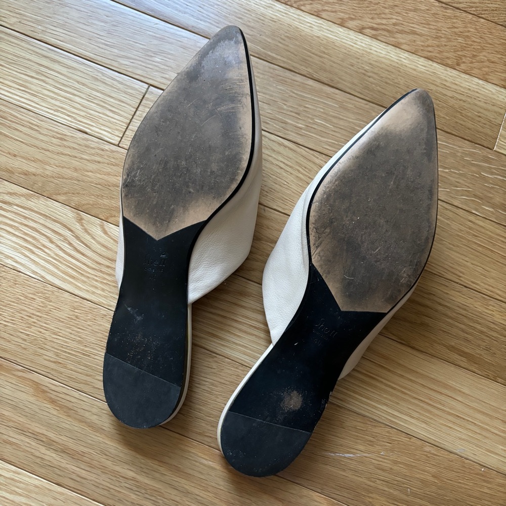 Nude leather pointy toe slippers fits like 8.5 - Picture 2 of 3